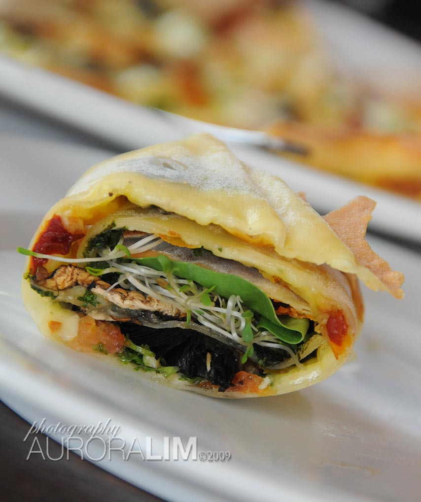 [rolled-panizza.jpg]