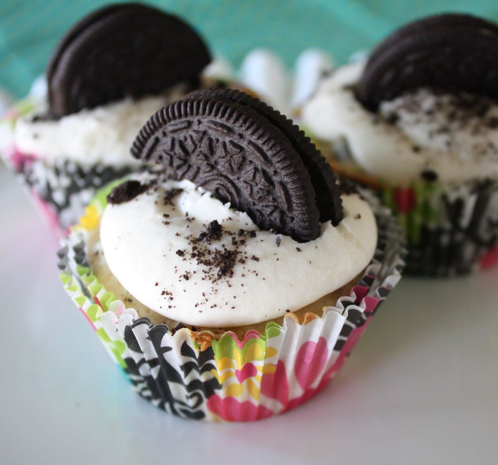 C and J's Good Grub Cookies and Cream Cupcakes