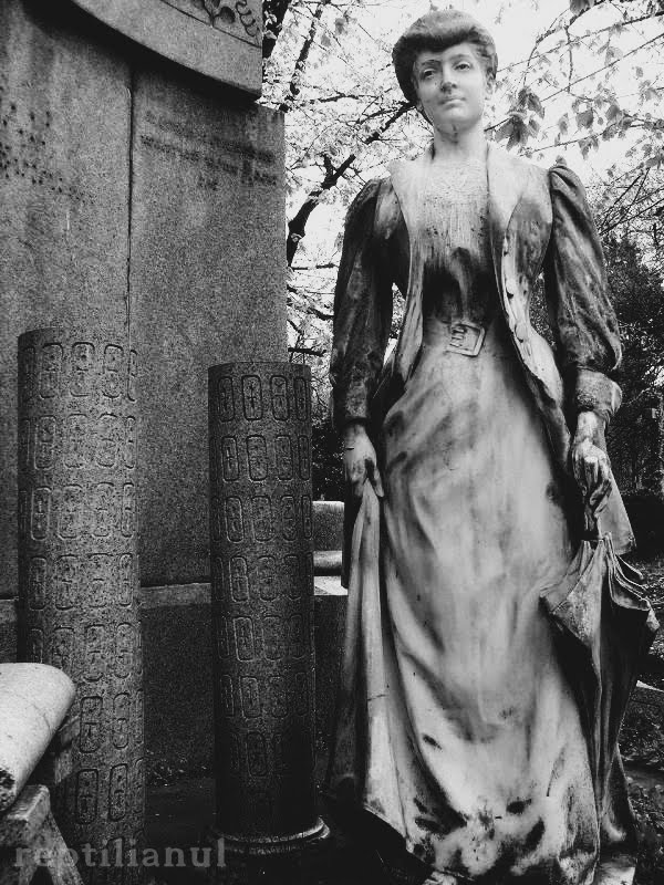 [doamna+cu+umbrala+1.jpg]