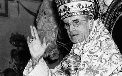 Papa Pius al XII-lea l-a lăsat pe Hitler să-i omoare pe evreii