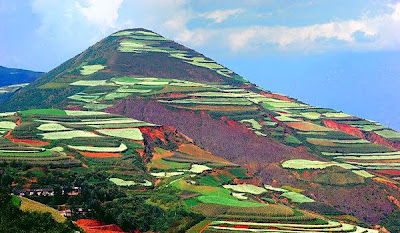 Un loc unic pe Terra – dealurile multicolore din Yunnan