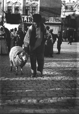 La 1909, in Bucuresti. Viata cotidiana: Orasul, strazile, oamenii, obiceiurile
