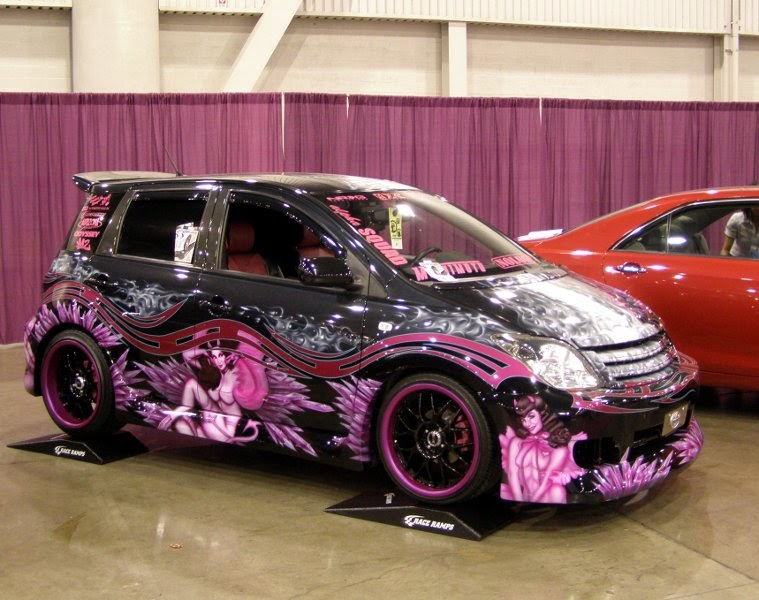 Тюнингованный Toyota ist 2003 г
