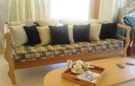 [NEREIDES+SOFA.JPG]