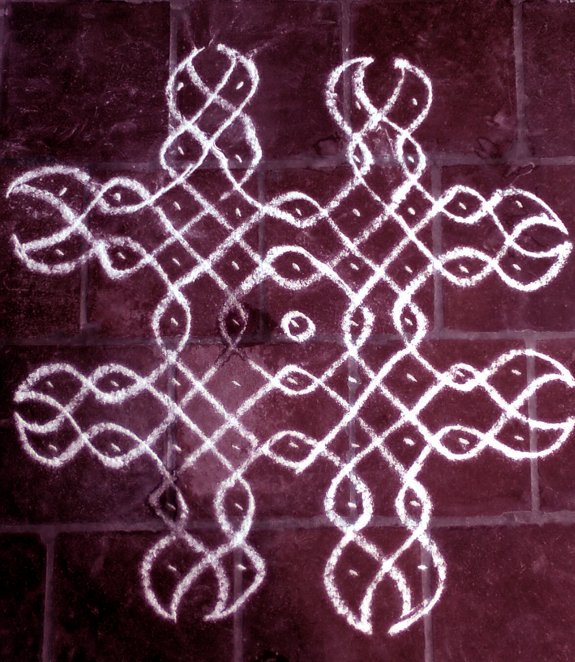 Kundhavi - Kolams: Simple sikku kolam Kolam #1