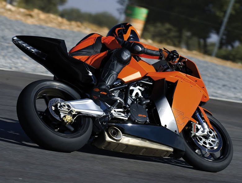 KTM r8