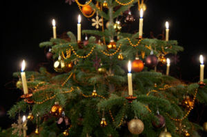Да украсим елхата :))) Christma+tree+candles