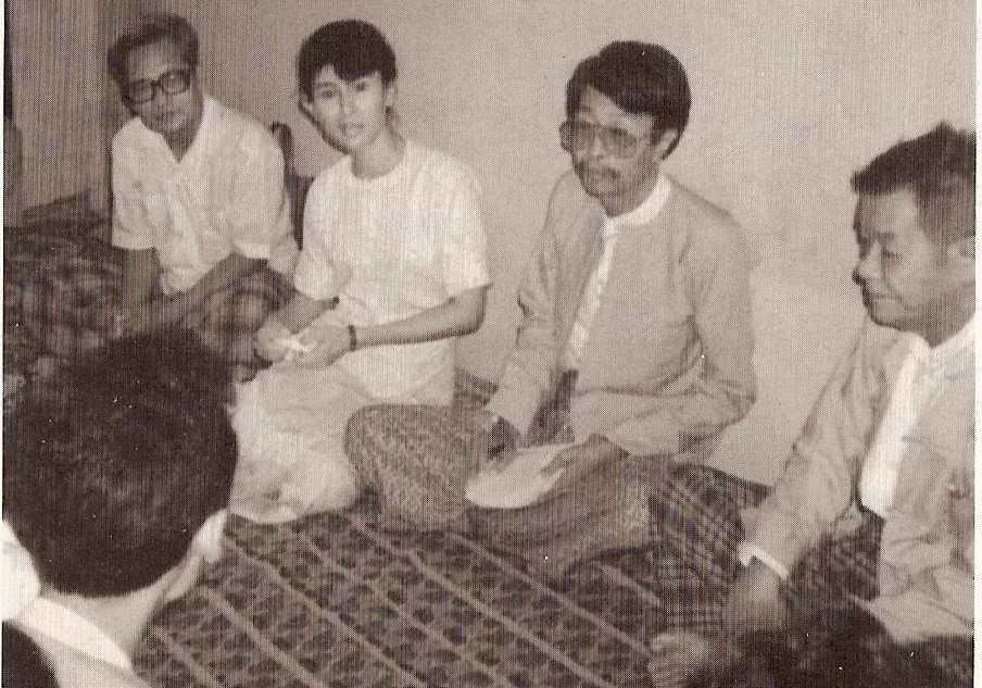 [suu+&+Moe+Thu+somewhere+Rgn.jpg]