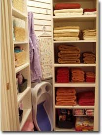 Organized Linen Closet | organizingmadefun.com