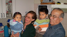 Bernabe Pérez, Yolanda Julio  y  sus nietos Juan José Y María Jesús Pérez Gómez