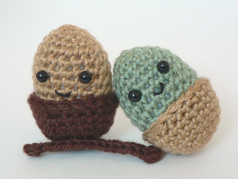2000 Free Amigurumi Patterns: Acorn