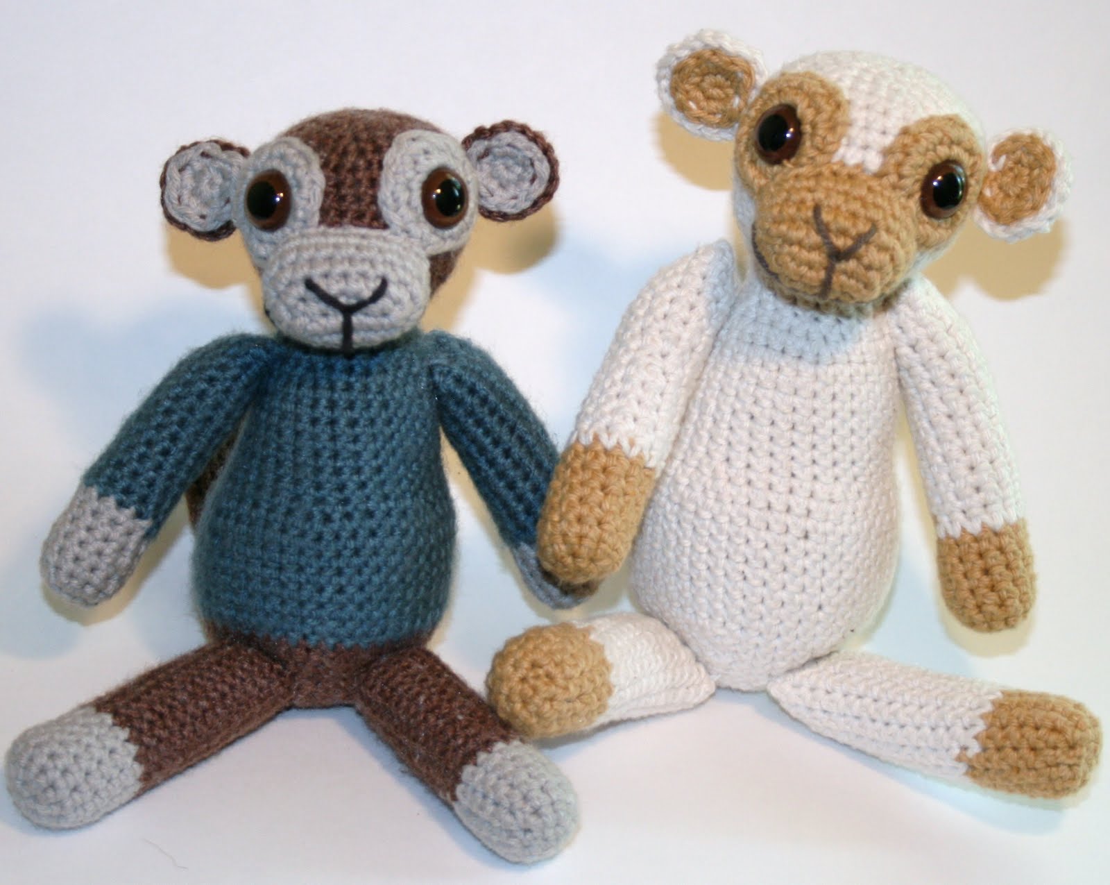 2000 Free Amigurumi Patterns: Old School Monkey Amigurumi