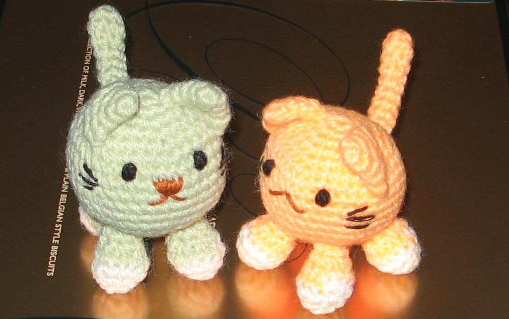 2000 Free Amigurumi Patterns: Little fat cat ballball