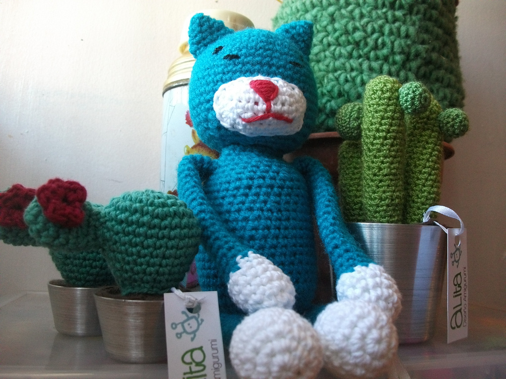 2000 Free Amigurumi Patterns: Cat Pattern