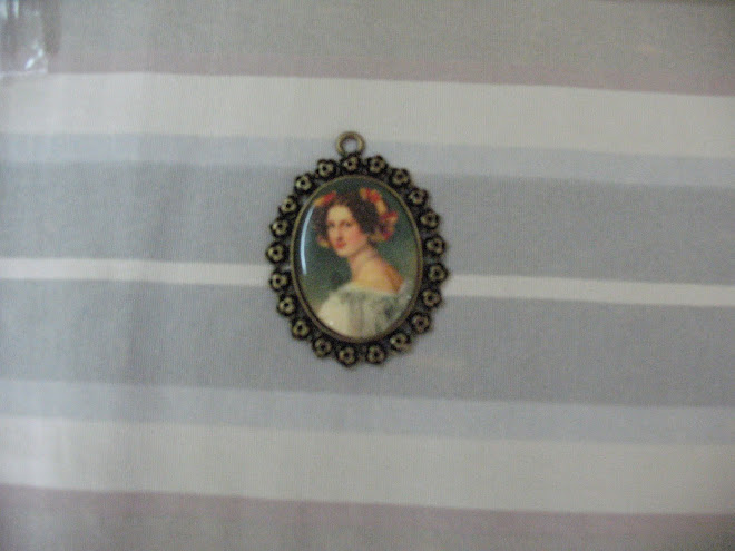 antique floral setting heavy  large cameo pendant