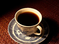 Benefícios do cafezinho na prevenção de acidentes em trabalhos noturnos.