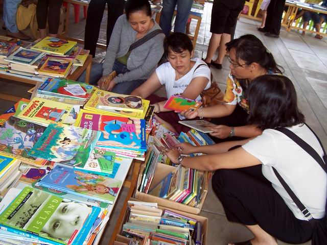 [bazaar+buku+3.JPG]