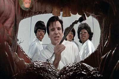 http://4.bp.blogspot.com/__Xg7lZNiqlM/SMCHcOXlUvI/AAAAAAAAArU/bgAzQMhU9zc/s400/little-shop-of-horrors+copy.jpg