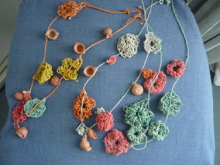 Collares tejidos al crochet con hilo de yica