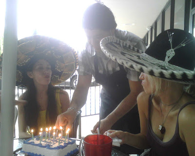 http://4.bp.blogspot.com/__b_W1JrOxAU/SHbNb4y8qfI/AAAAAAAABBk/_zNdKMfi8Xk/s400/sombrero.jpg