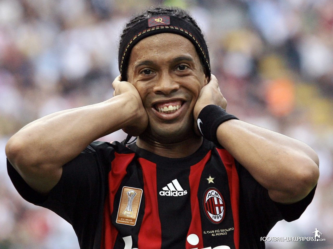 FOOTBALL PLAYERS WALLPAPERS Ronaldinho Wallpapers