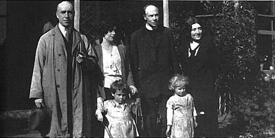 [Harry+Price+junto+a+la+familia+Foyster.jpg]