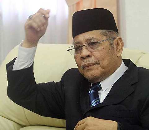 http://4.bp.blogspot.com/__d10aNX-Dt4/TEPjfeBRY1I/AAAAAAAAFSs/GTIy4H0EuJU/s1600/azizan1.jpg