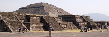 [Teotihuacan5@.JPG]