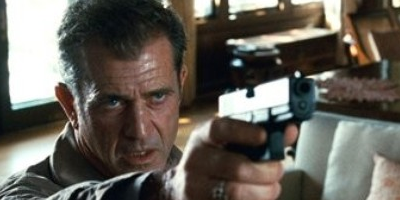 Mel Gibson duerme armado