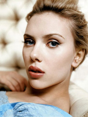 Scarlett Johansson en CosmoBeauty Alemania