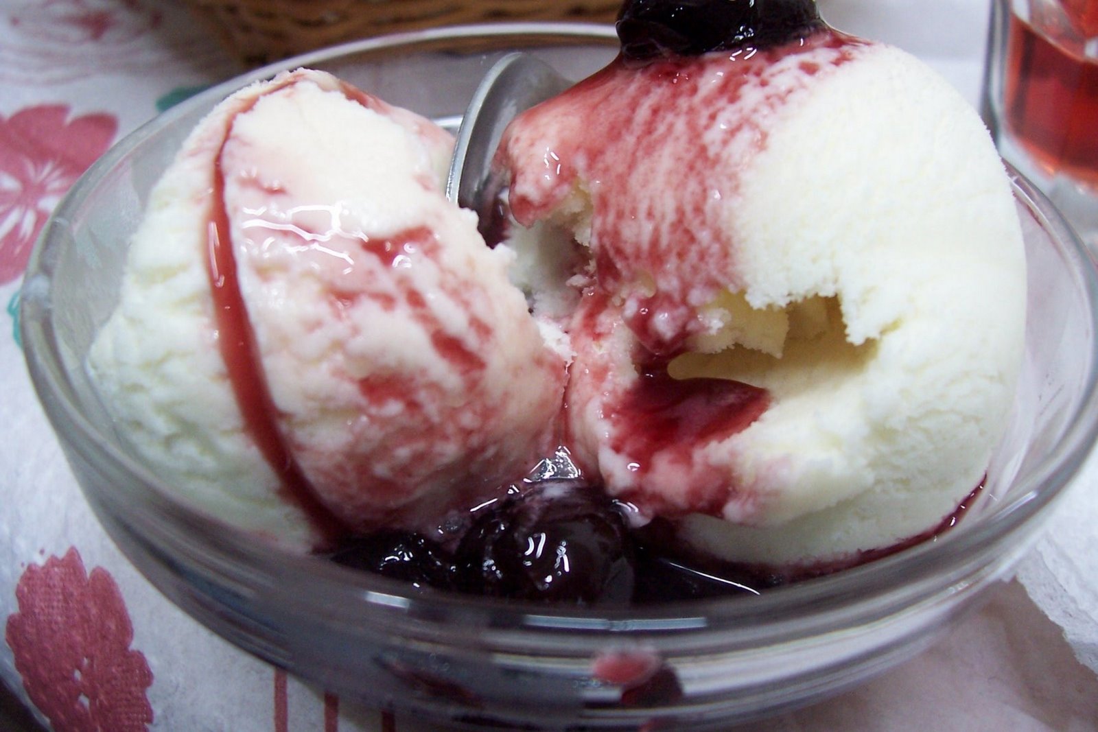 [4.19z98GerakariIceCream.jpg]