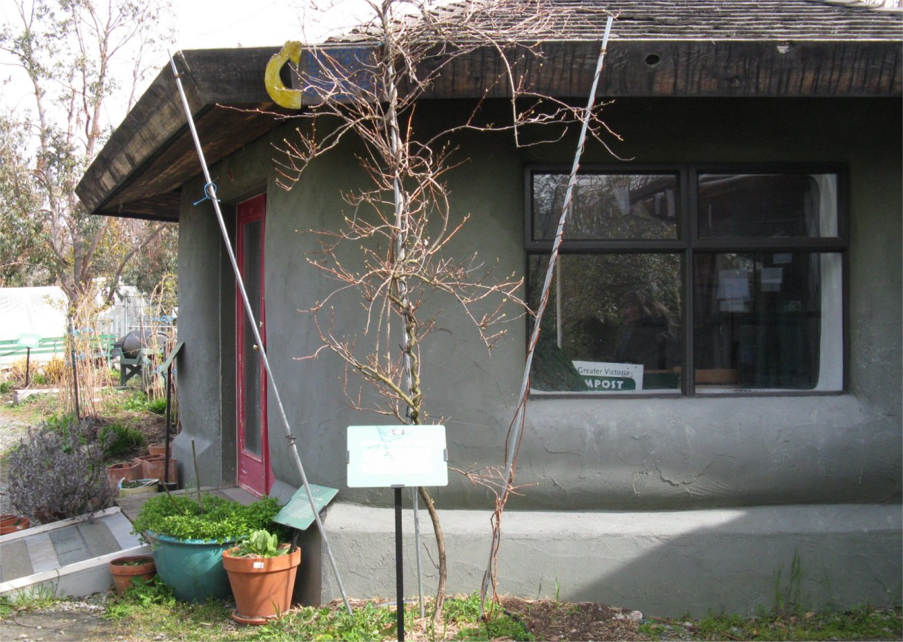 [CompostCentreStrawBaleBuilding.jpg]