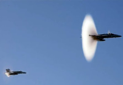 Heboh Video dan gambar pesawat sonic boom F16 di Karanganyar
