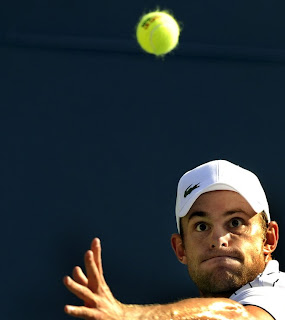 Roddick keeps his eye on the ball