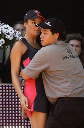 [ball+girl+faints+Madrid2.jpg]