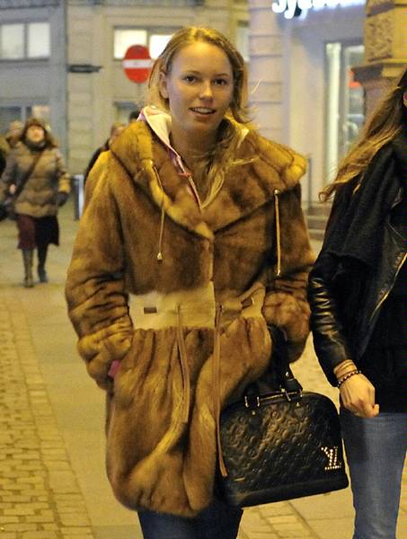 [woz+fur+02caro.jpg]