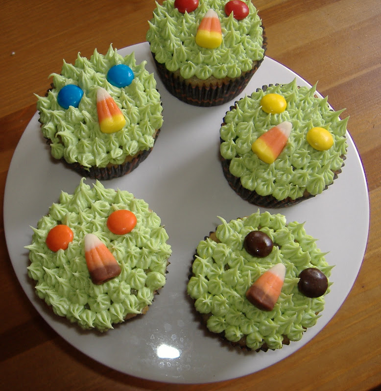 Monster Mash Bash piped cupcakes