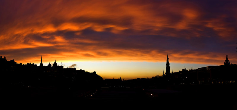 [Edinburgh_by_qdiphoto.jpg]