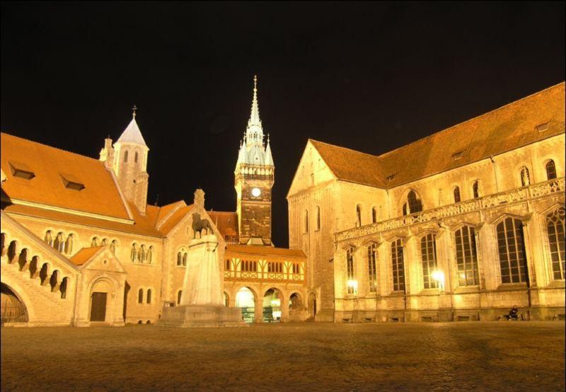 [Braunschweig_by_Night_by_Nargo_Dahn.jpg]