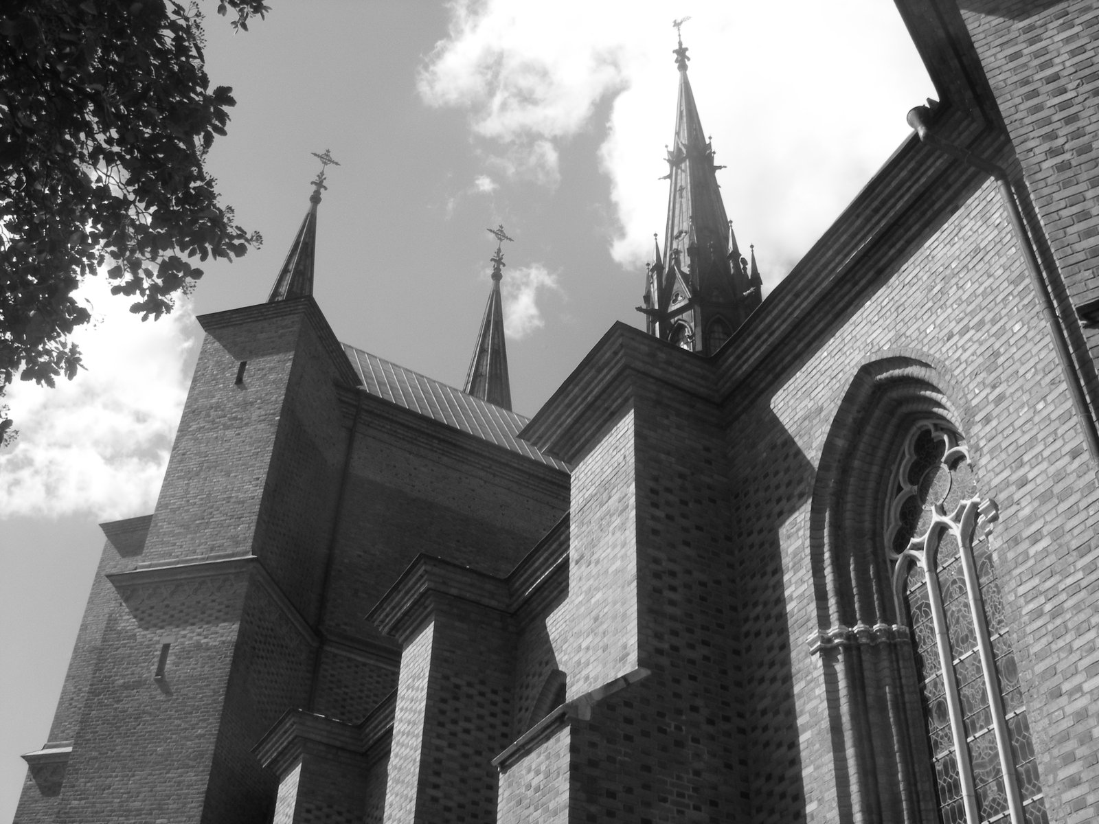 [Uppsala_cathedral_by_tiphes.jpg]