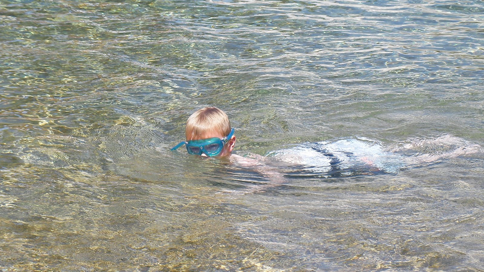 [Hayden+swimming+in+pool.JPG]