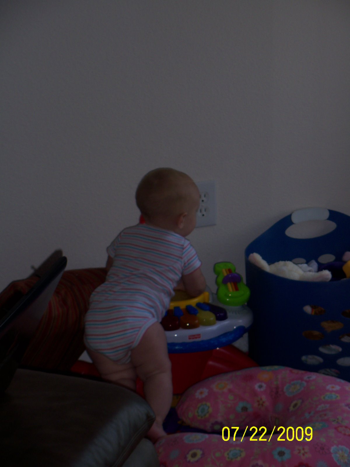 [ava+six+months+021.JPG]