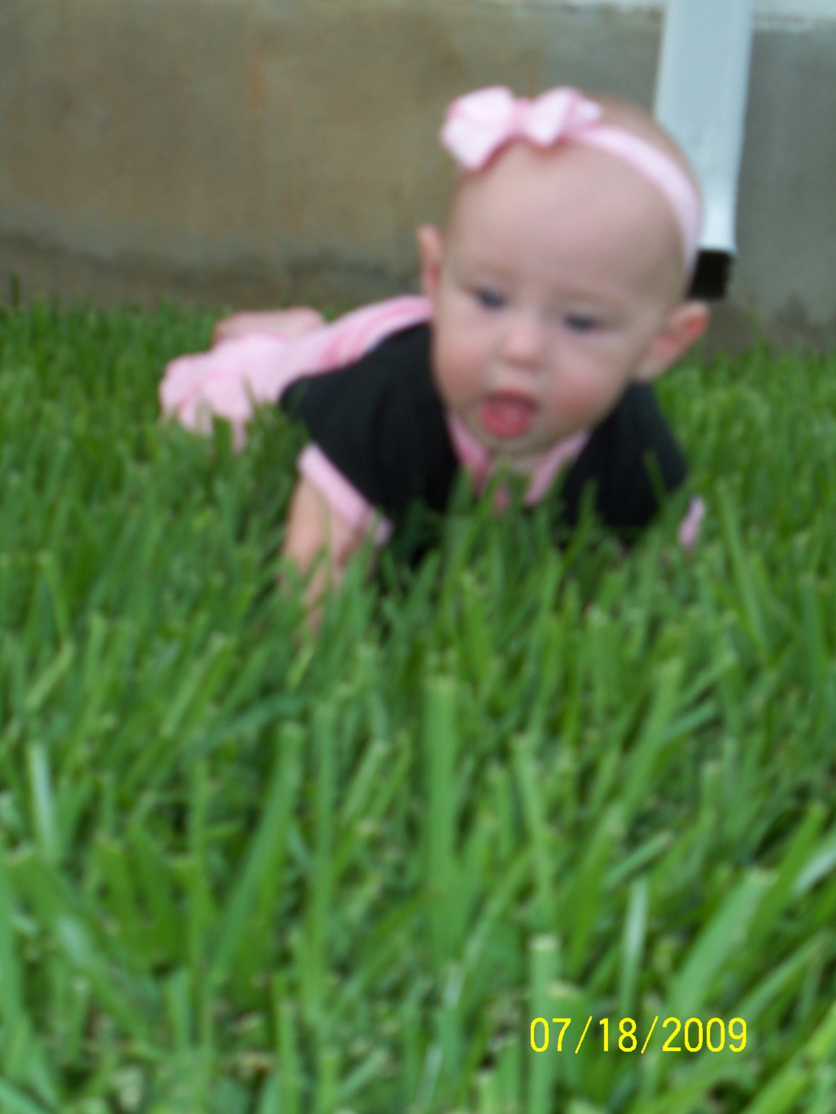 [ava+six+months+018.JPG]