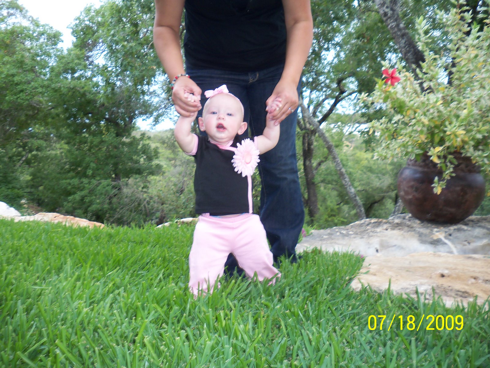 [ava+six+months+020.JPG]