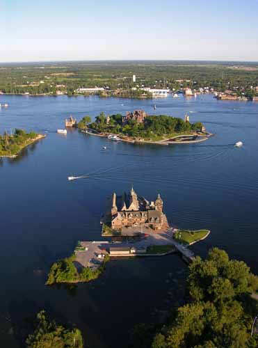 نقره لتكبير أو تصغير الصورة ونقرتين لعرض الصورة في صفحة مستقلة بحجمها الطبيعي