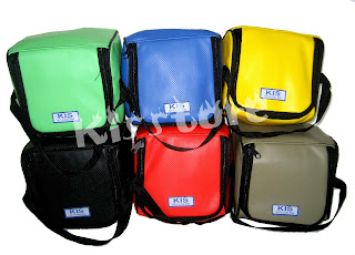  Dari pendingin asi ini, ibu muda lebih memilih Shoulder Bag, yang hadir dalam warna hitam.