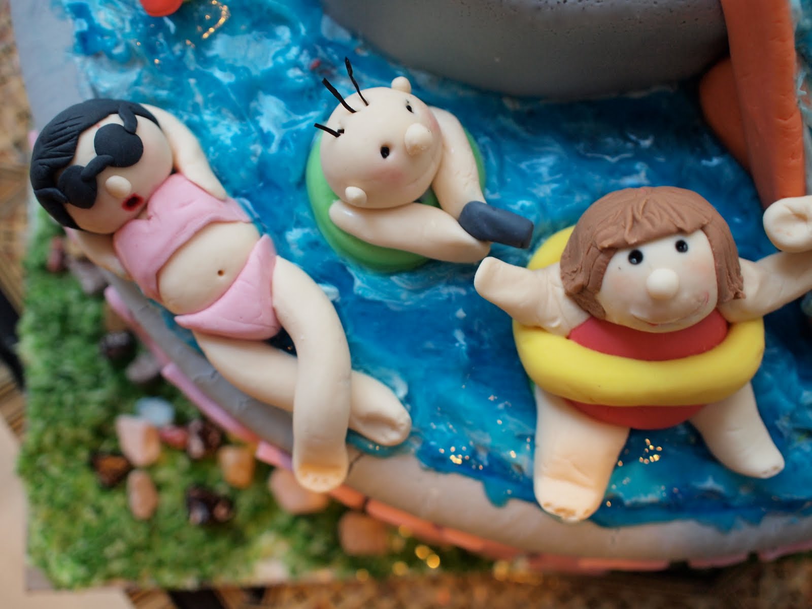 Hearts and Hands: How NOT to make a swimming pool cake