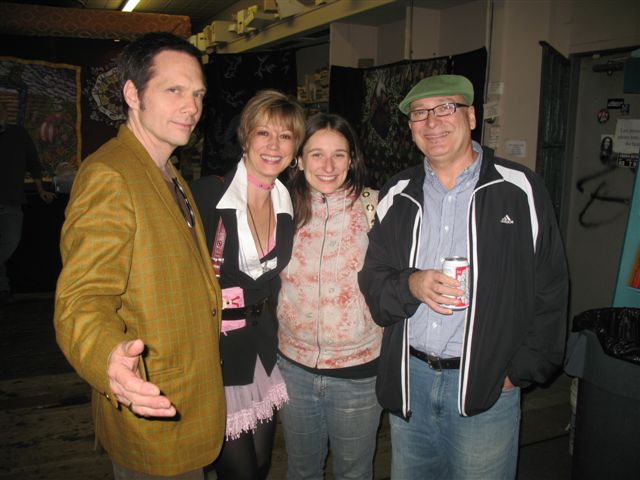 [monkey+art+oppening+(13).jpg]