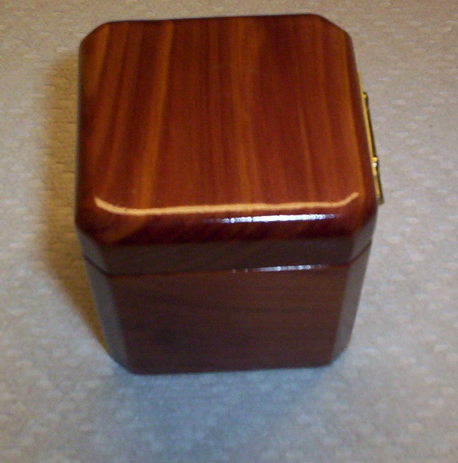 [Item+#26+ring+box+lid+closed.jpg]