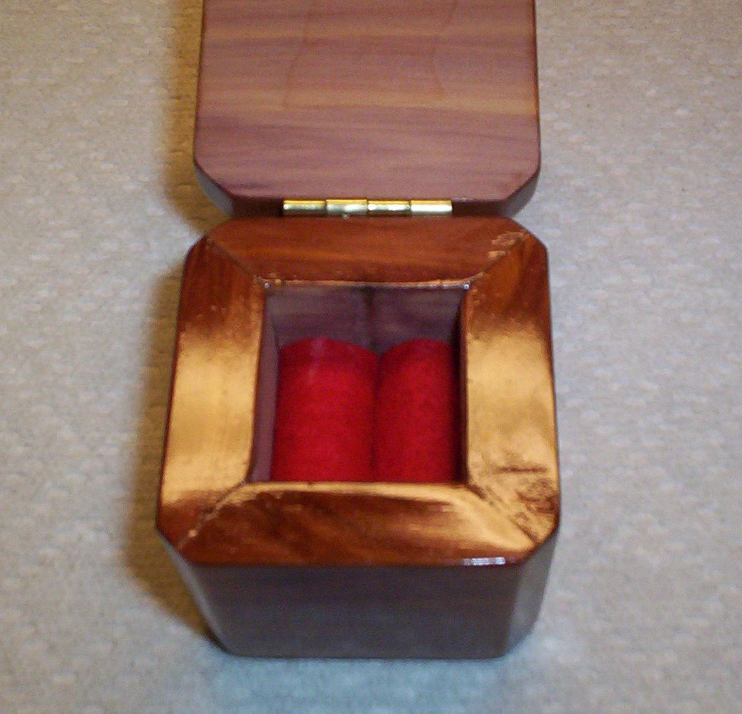 [Item+#26+Ring+box.jpg]